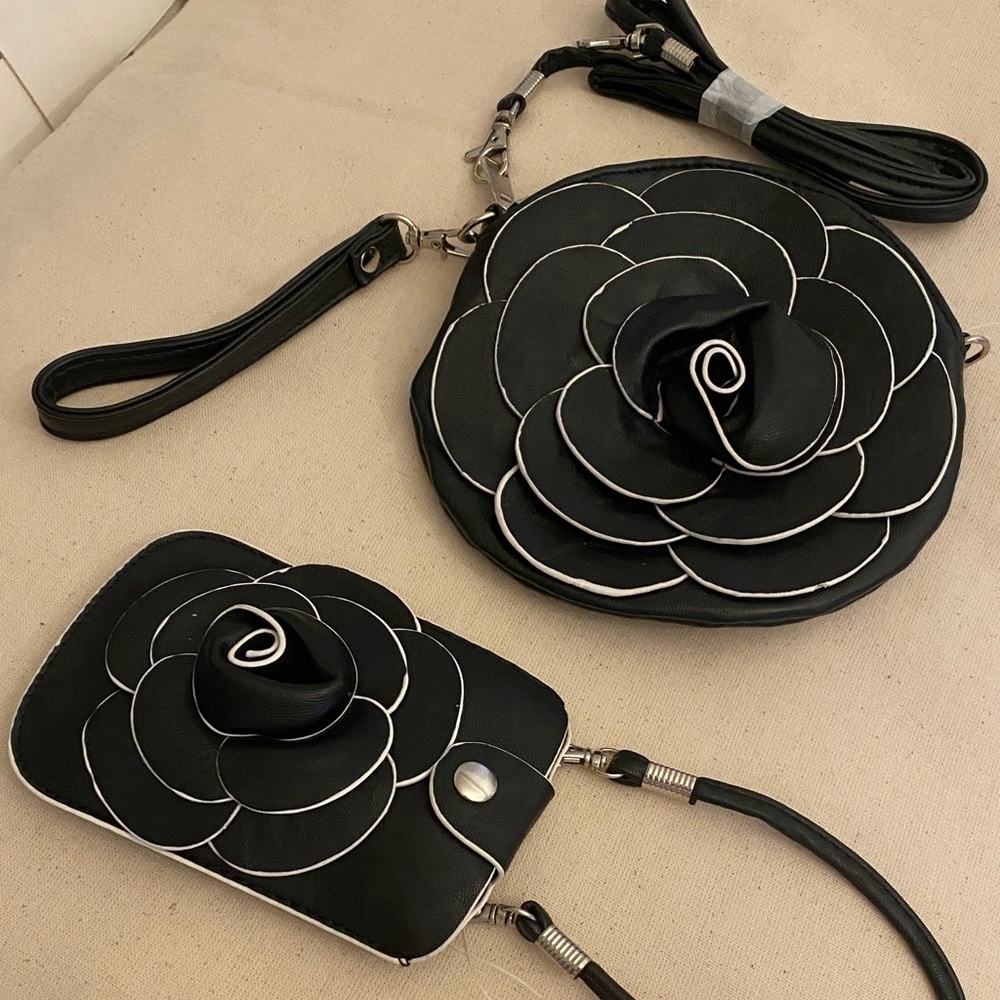 Black Flower Wristlet Duo